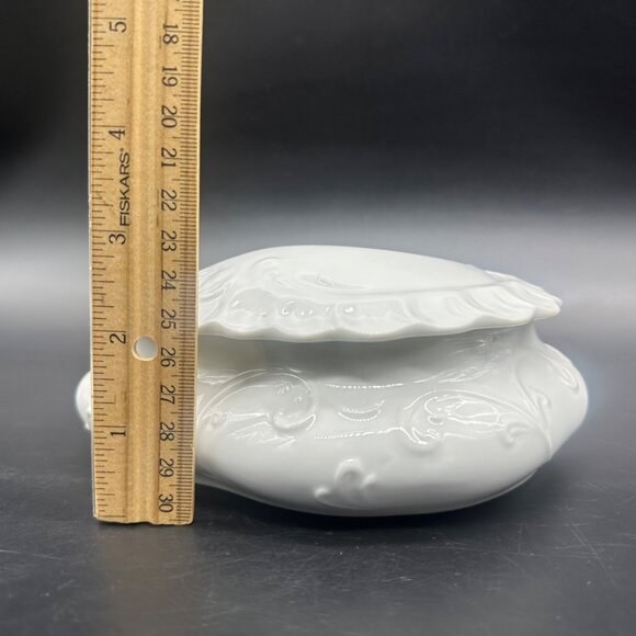 Vintage Trinket Box Ornate Floral White Porcelain Lid Victorian Style Jewelry - Picture 9 of 9